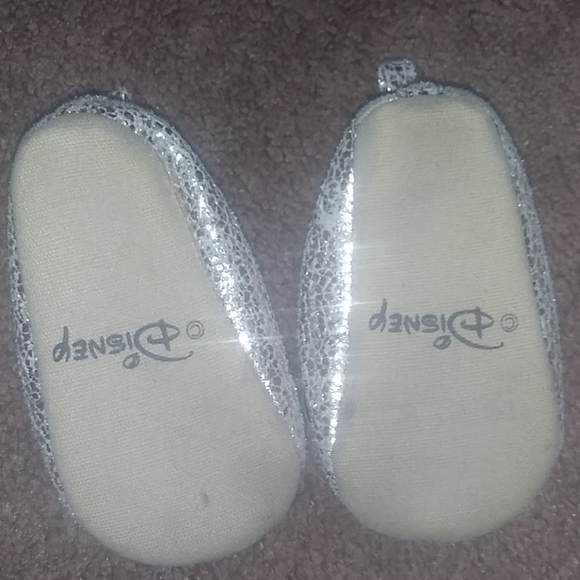 Minnie mouse slip on girls shoes - Picture 2 of 3